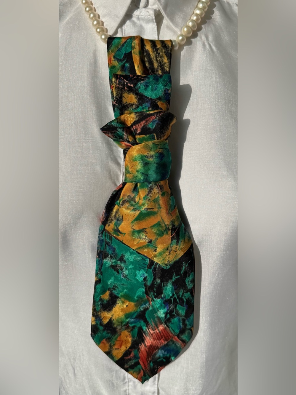 VINTAGE ABSTRACT SILK TIE (NECKLACE NOT INCLUDED)